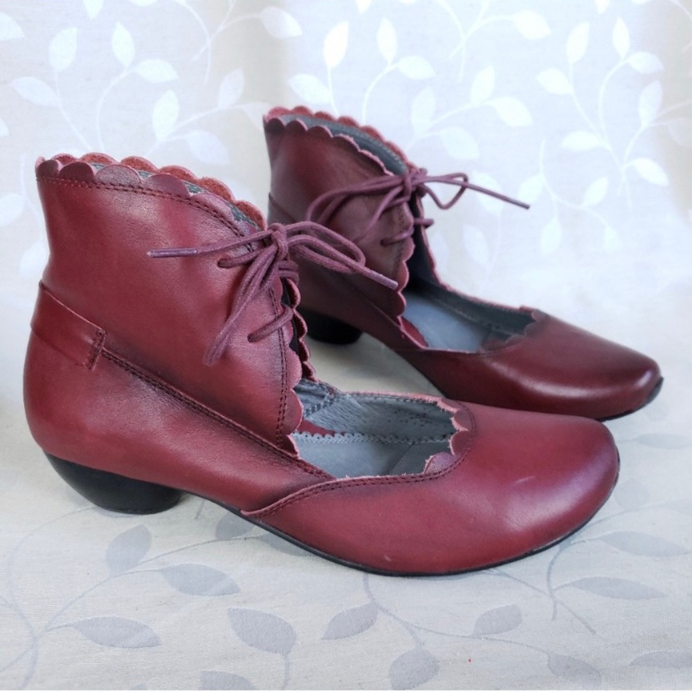 ISO Anesha lace up shoe or similar shoe/bootie.
